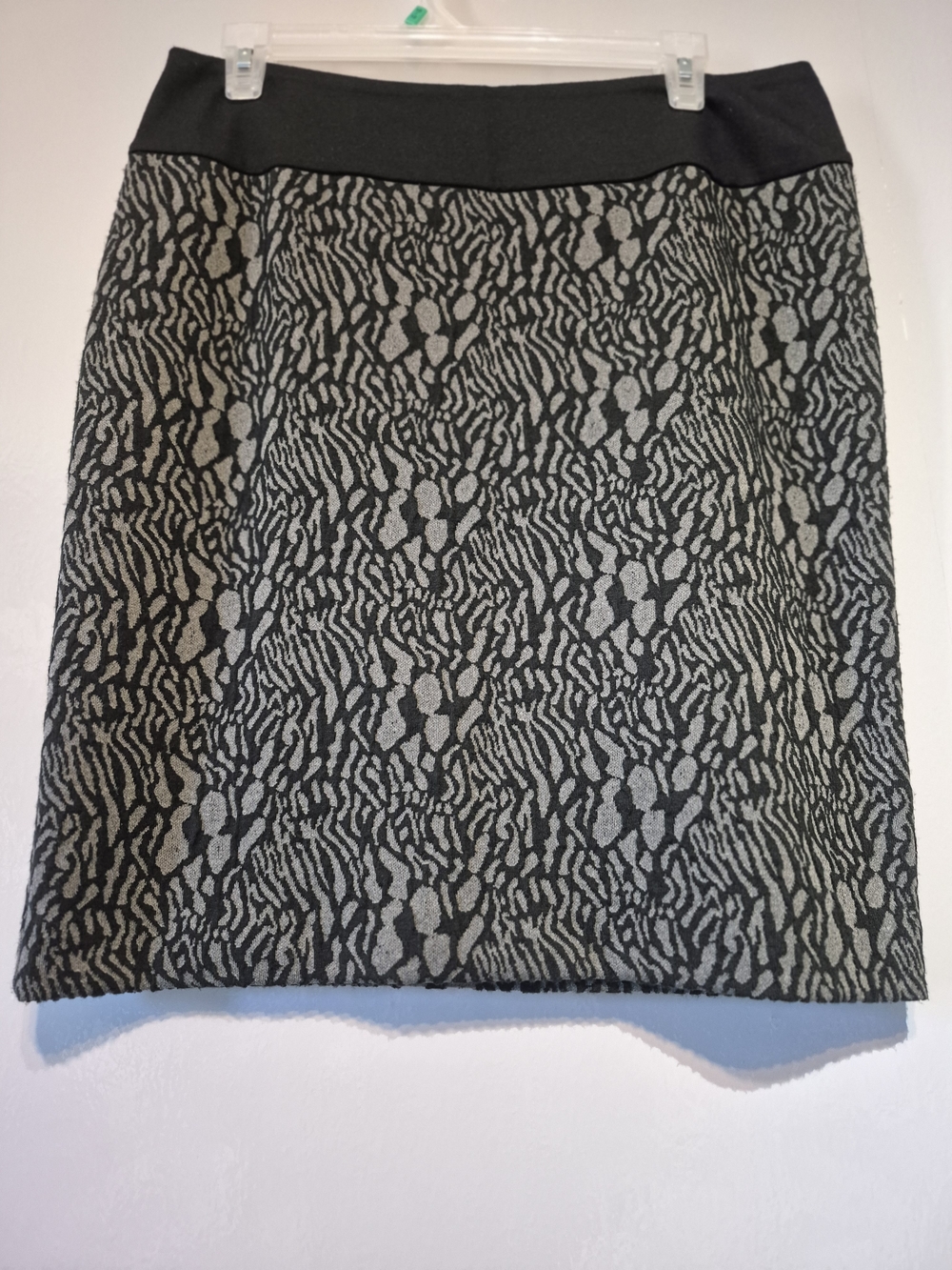 Black and Gray Patterned Pencil Skirt